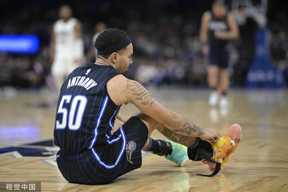 员在场上更 员在场上更