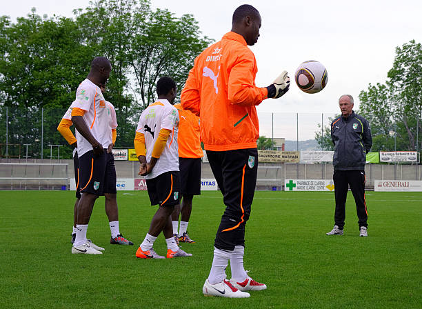 更应看到他 更应看到他